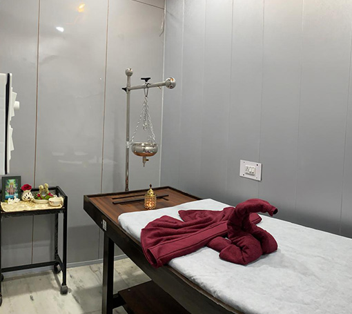 Experienced Ayurvedic doctor at the best Ayurvedic center in Jalandhar